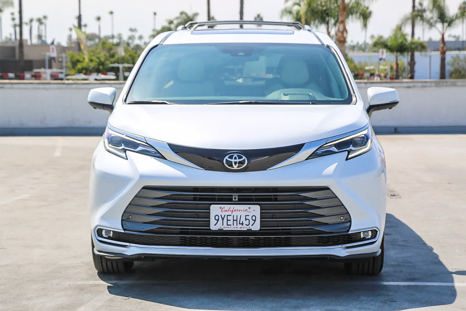 Used 2026 Toyota Sienna Platinum AWD/4WD image 3