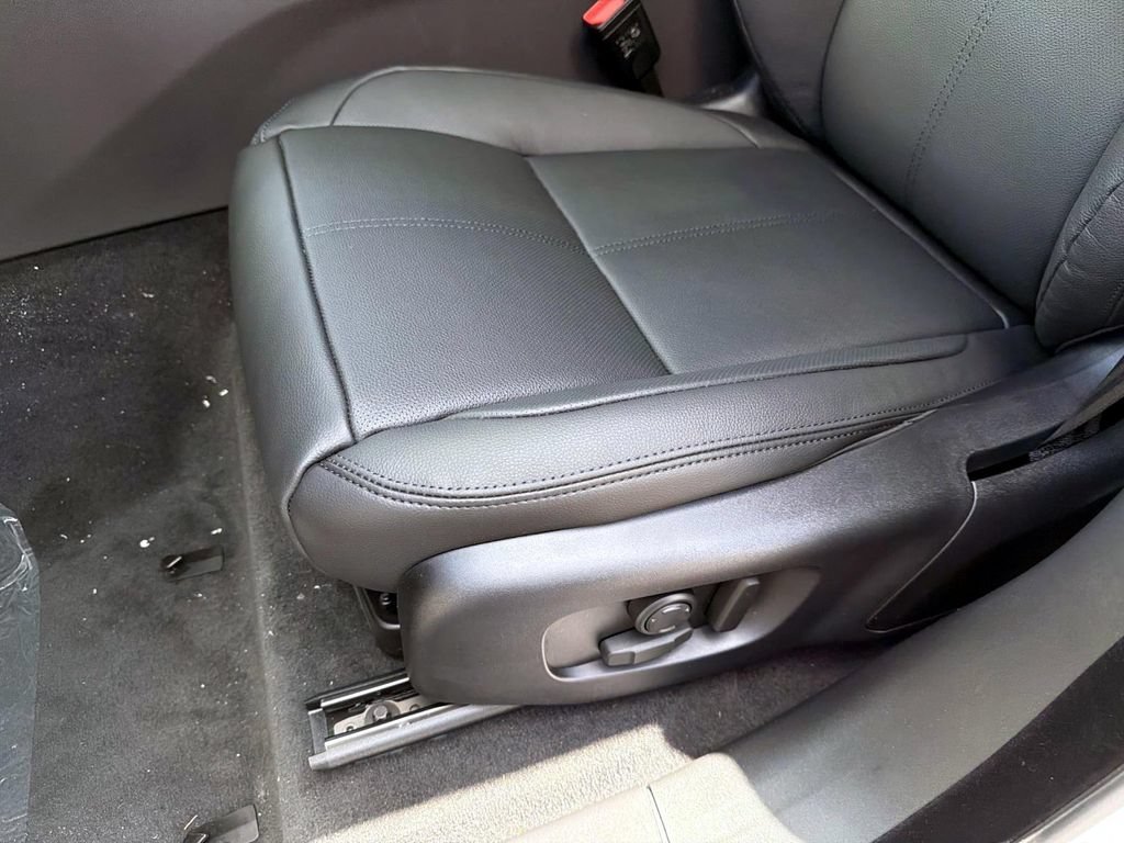 New 2026 Land Rover Range Rover Velar S AWD/4WD image 16