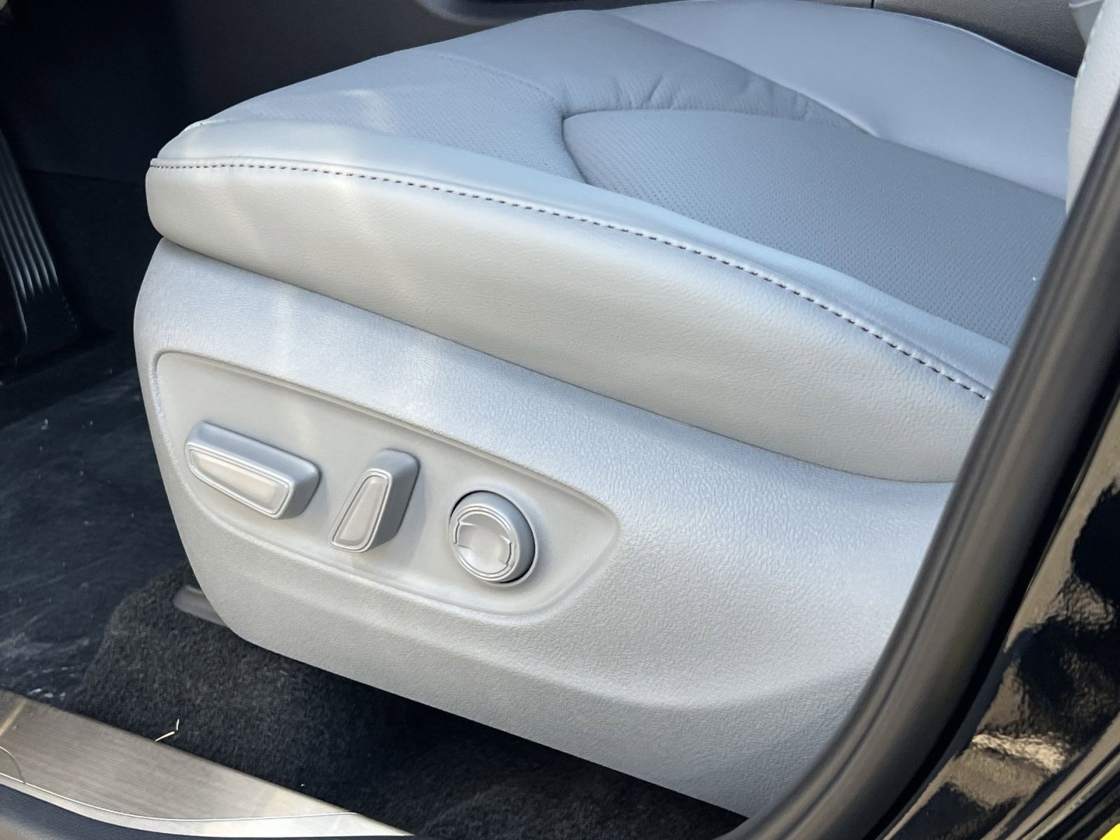 New 2026 Toyota Highlander Platinum image 8