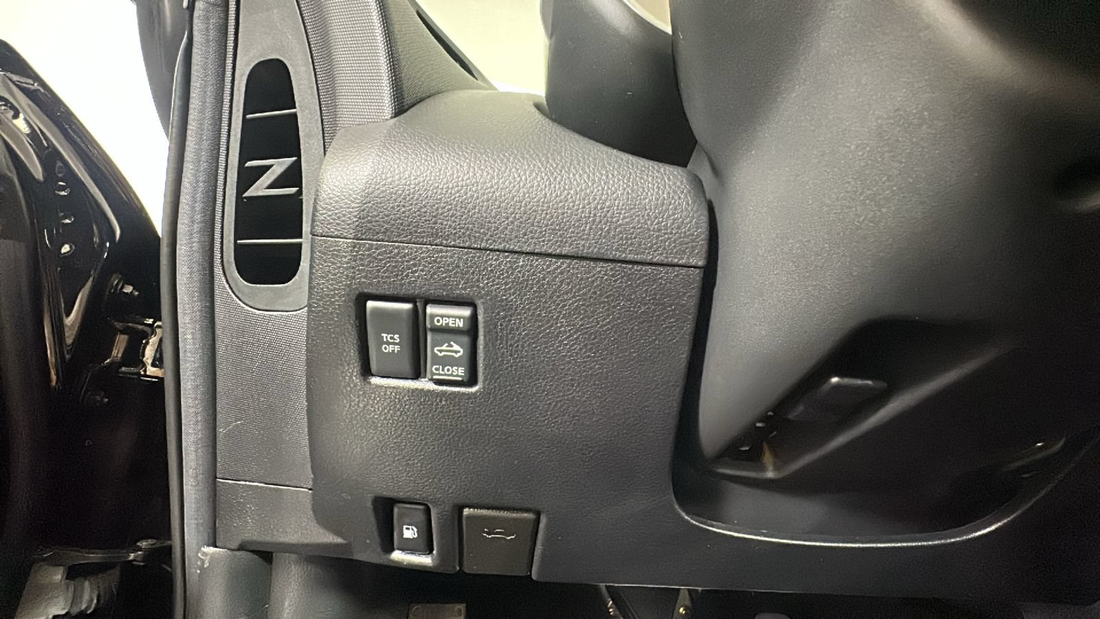 Used 2004 Nissan 350Z Touring RWD image 23