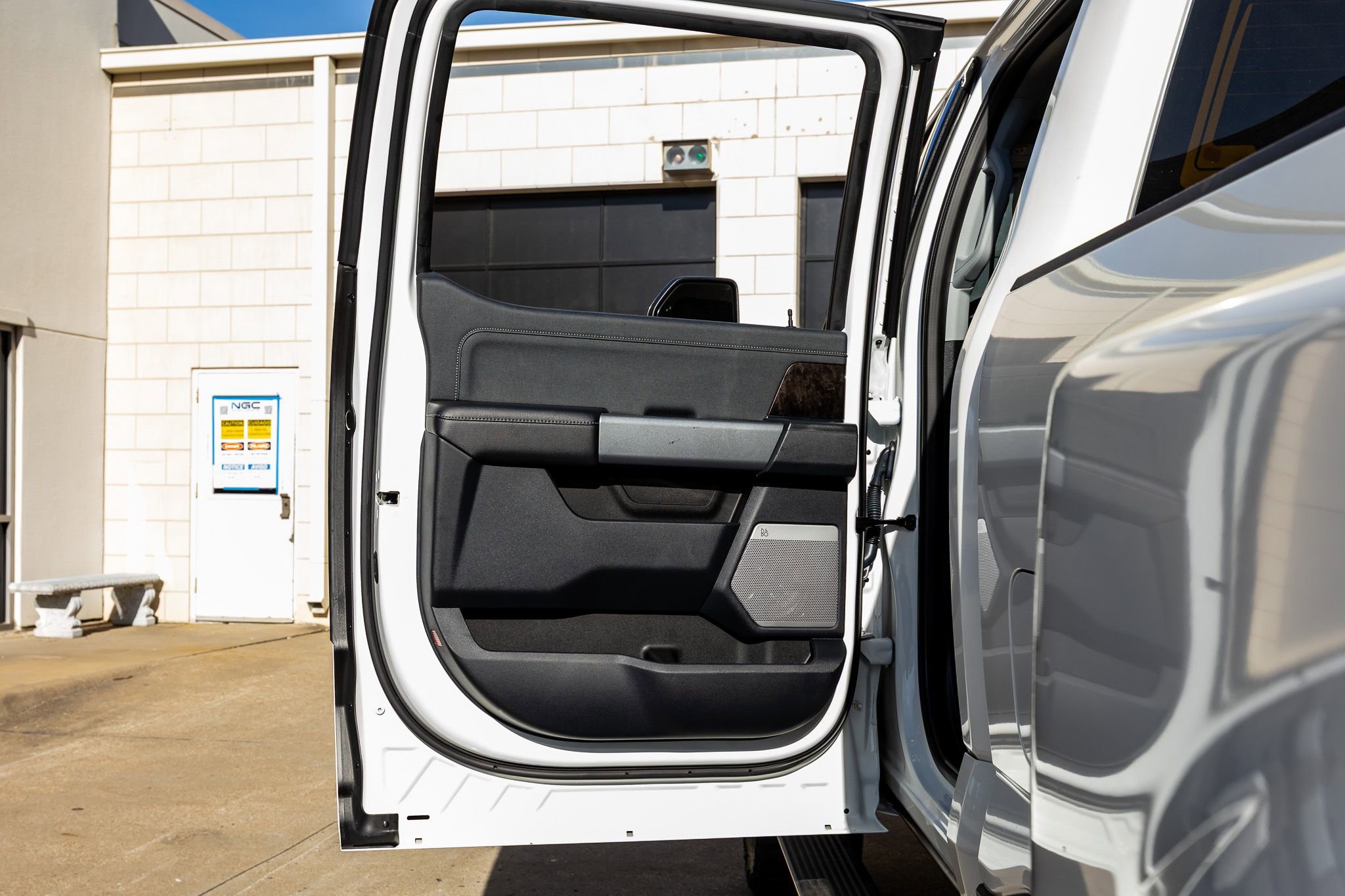 Used 2023 Ford F350 Lariat w/ Lariat Ultimate Package image 37