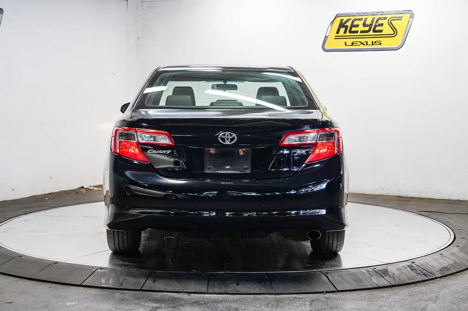 Used 2012 Toyota Camry SE FWD image 3