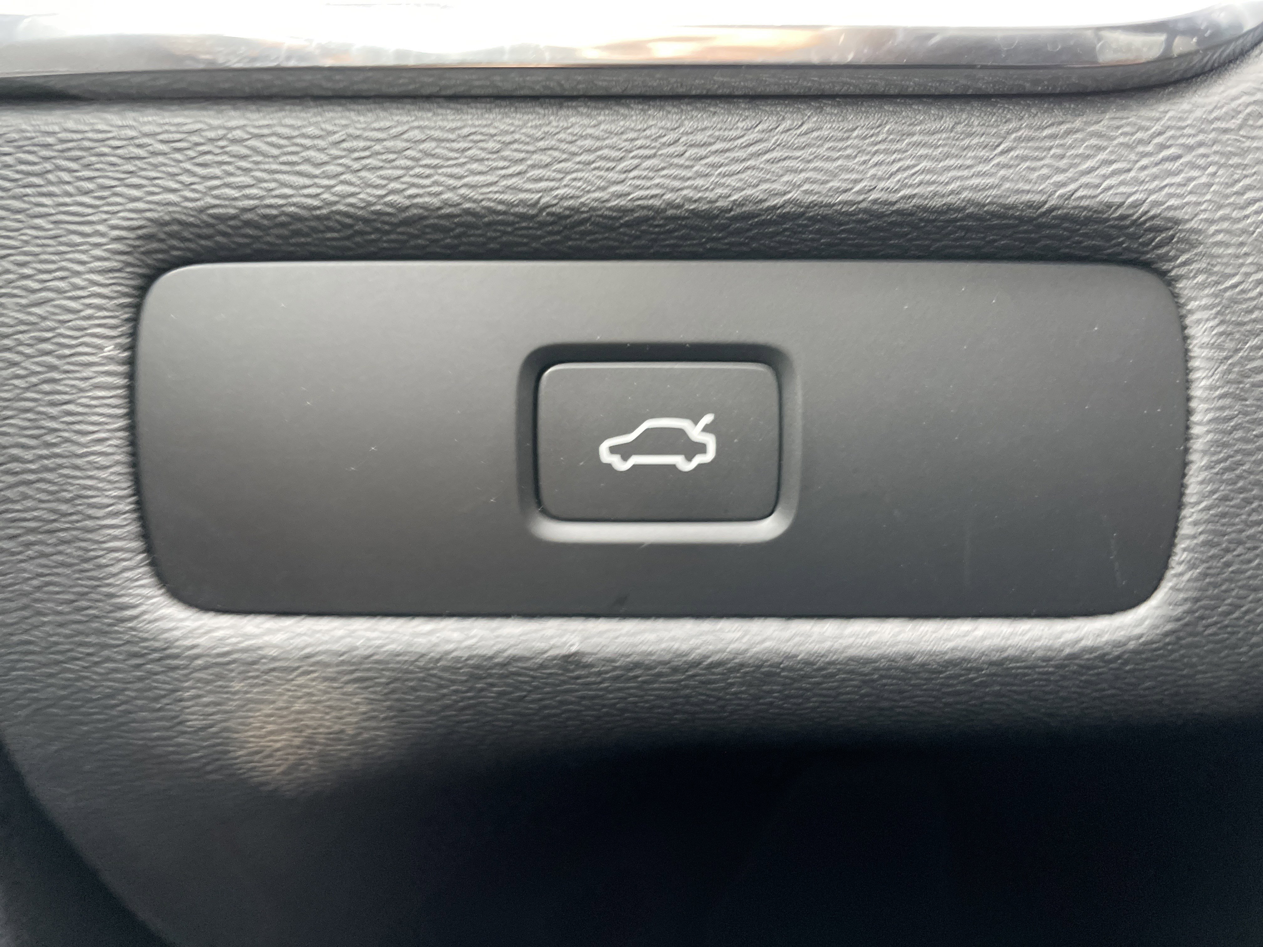 Used 2025 Volvo XC60 B5 Plus image 47