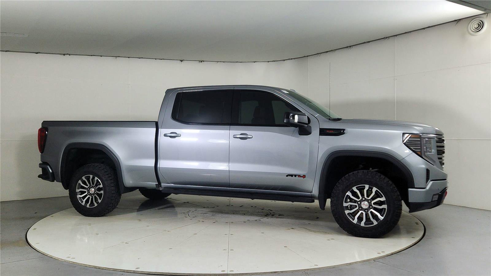 Used 2023 GMC Sierra 1500 AT4 w/ Technology Package image 8