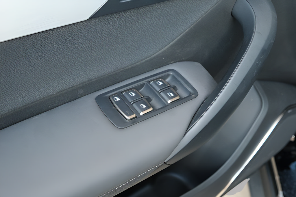 New 2025 VinFast VF 8 Plus AWD/4WD image 23