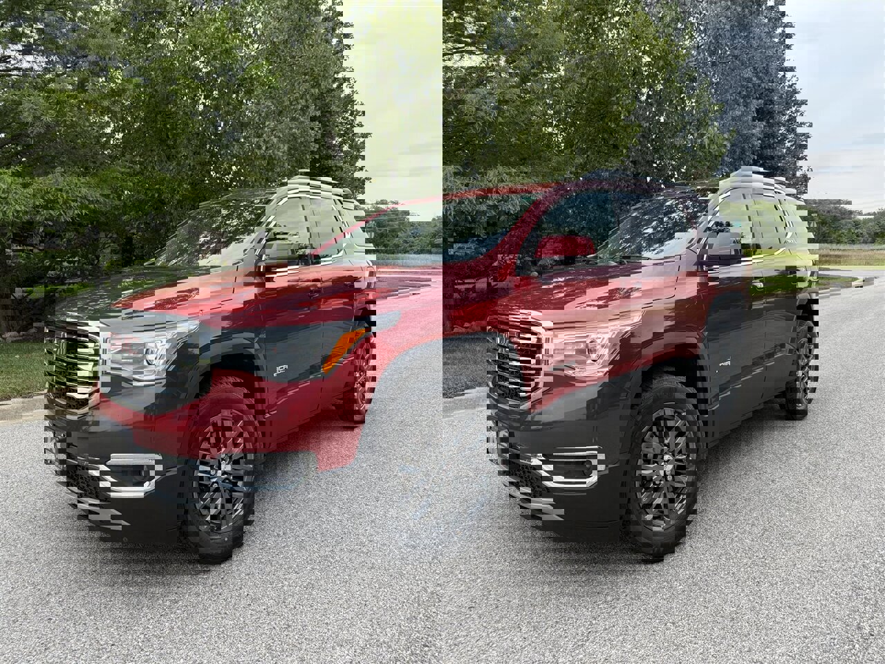 Used 2019 GMC Acadia SLT image 1