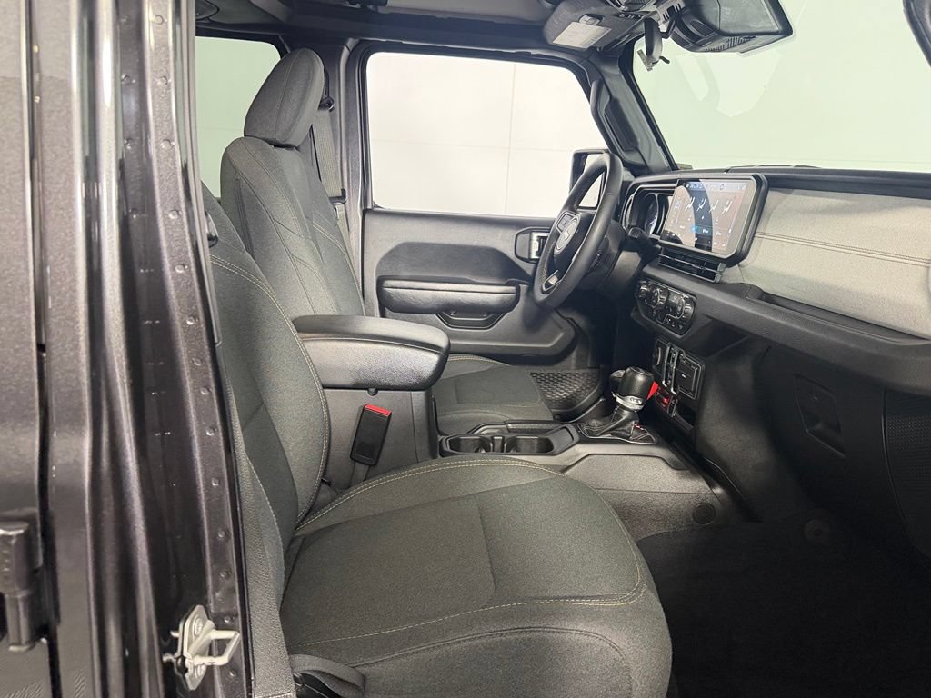 Used 2024 Jeep Wrangler Unlimited AWD/4WD image 30
