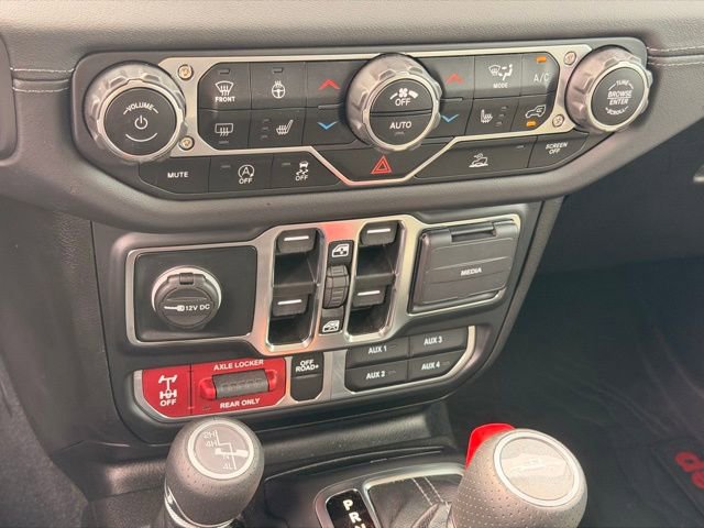 Used 2024 Jeep Gladiator Mojave w/ Technology Group AWD/4WD image 34