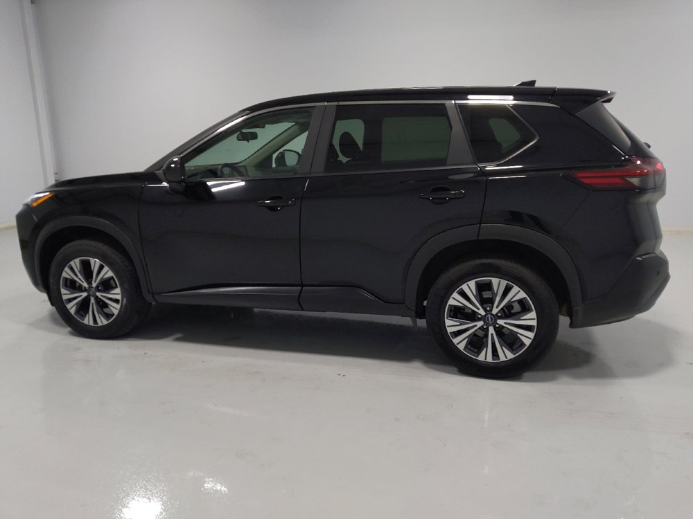 Used 2023 Nissan Rogue SV image 3