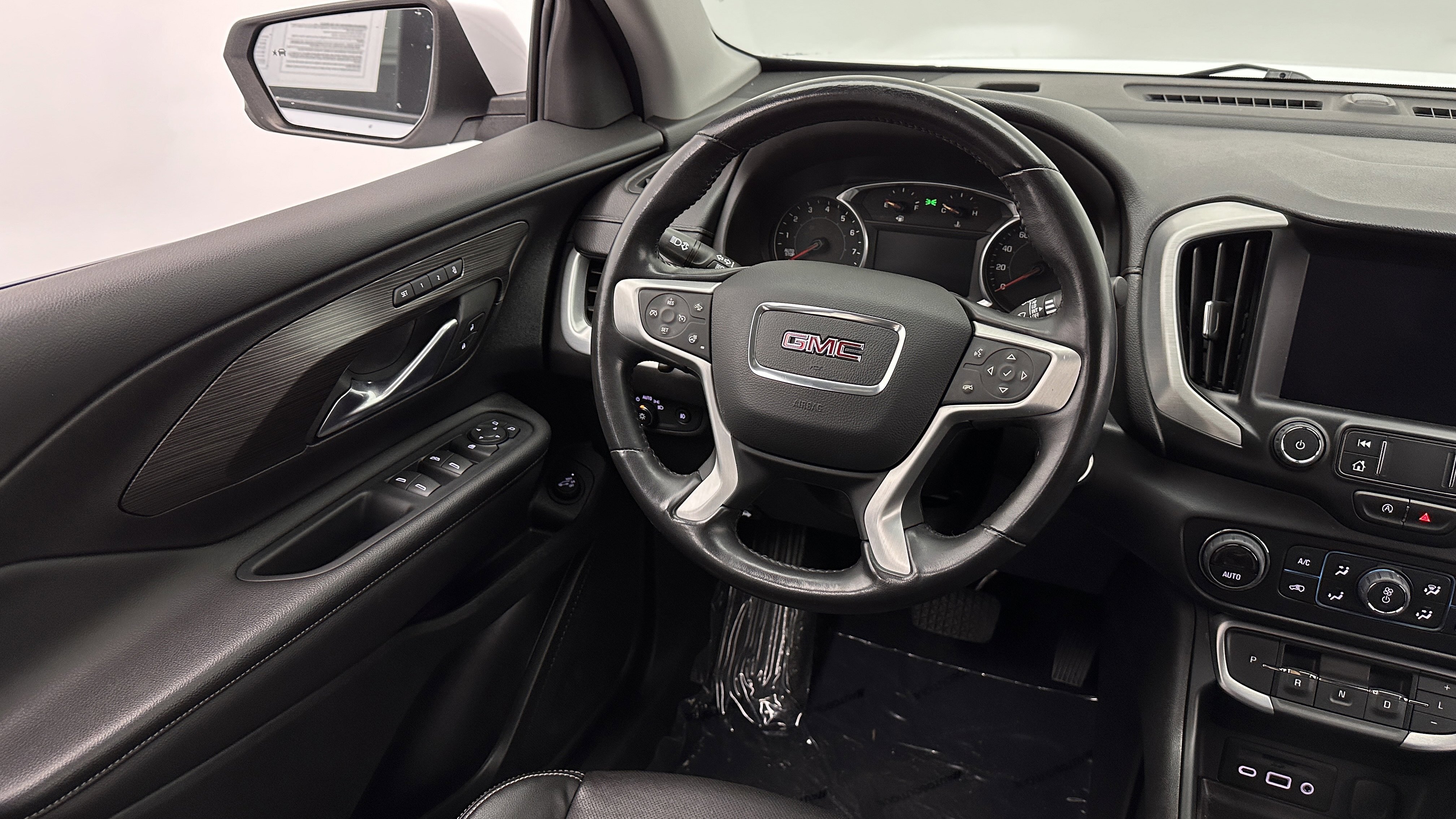 Used 2022 GMC Terrain SLT image 29