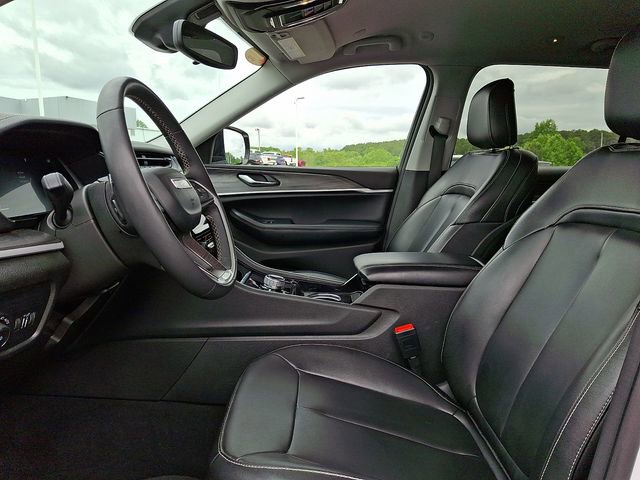 Used 2023 Jeep Grand Cherokee L Limited AWD/4WD image 13