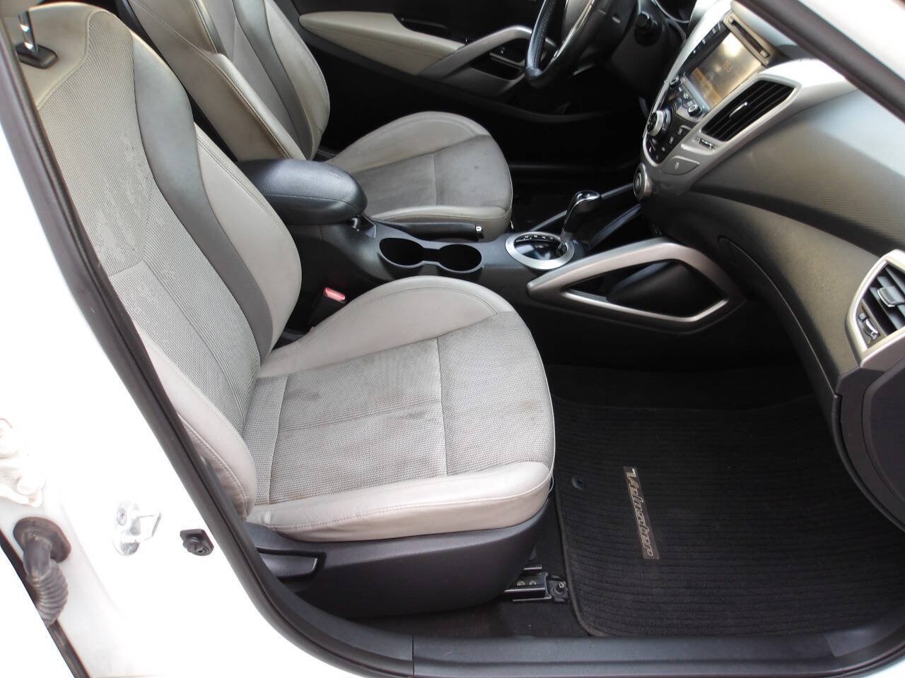 Used 2013 Hyundai Veloster w/ Tech Pkg FWD image 8