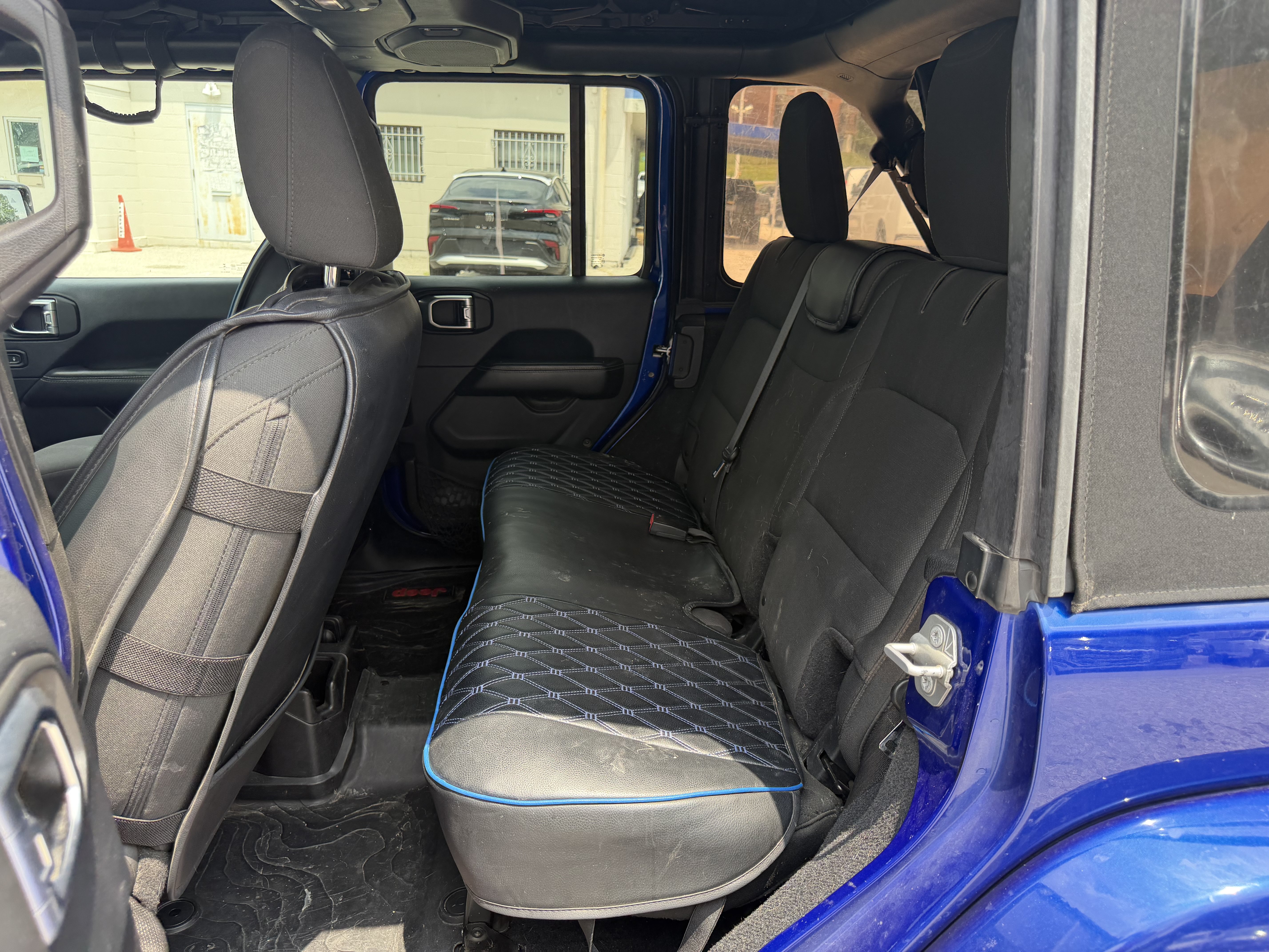 Used 2018 Jeep Wrangler Unlimited Sahara AWD/4WD image 12