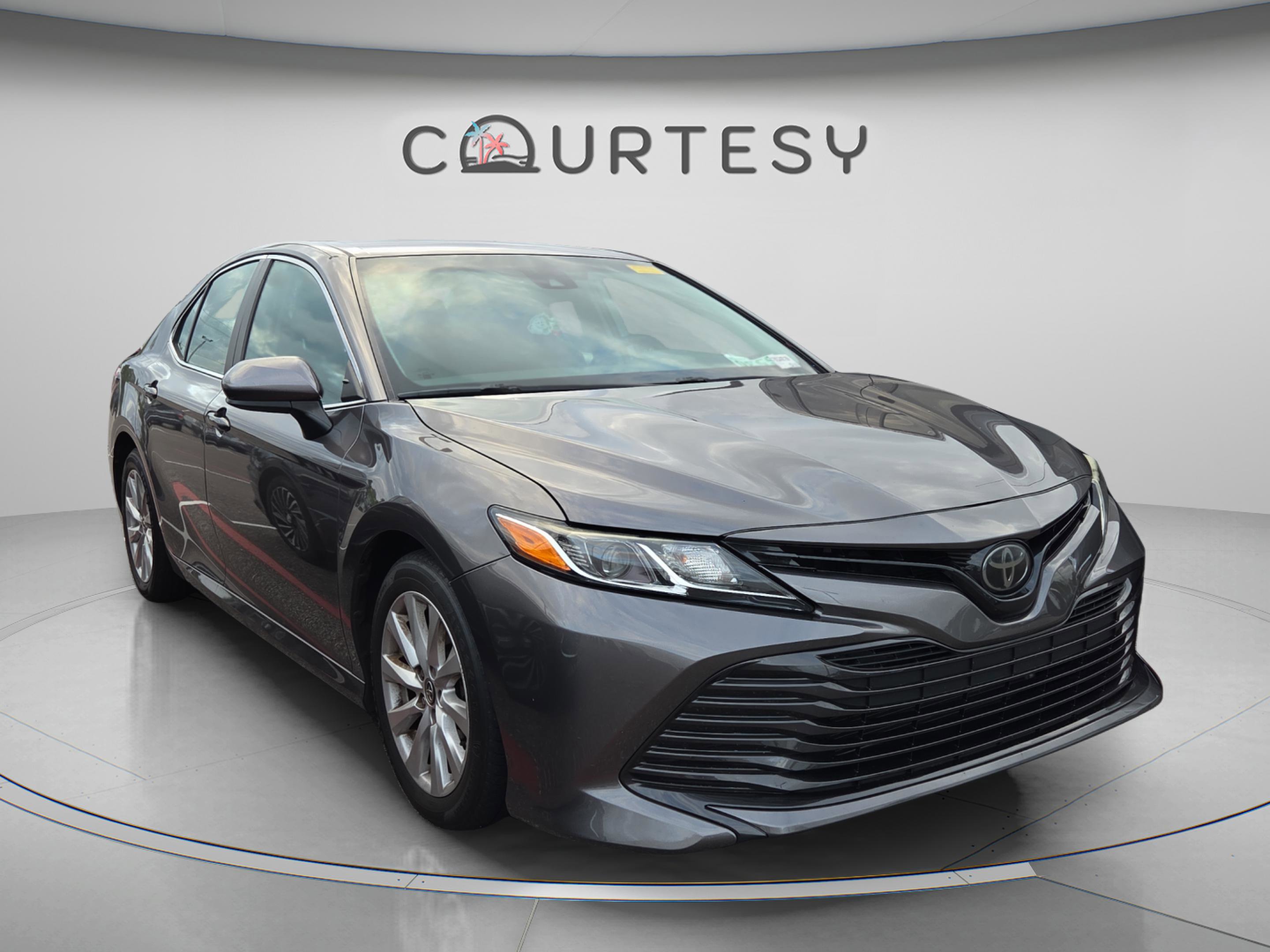 Used 2019 Toyota Camry LE image 3