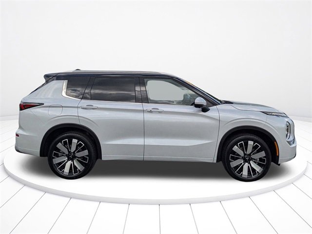 New 2025 Mitsubishi Outlander SEL image 2