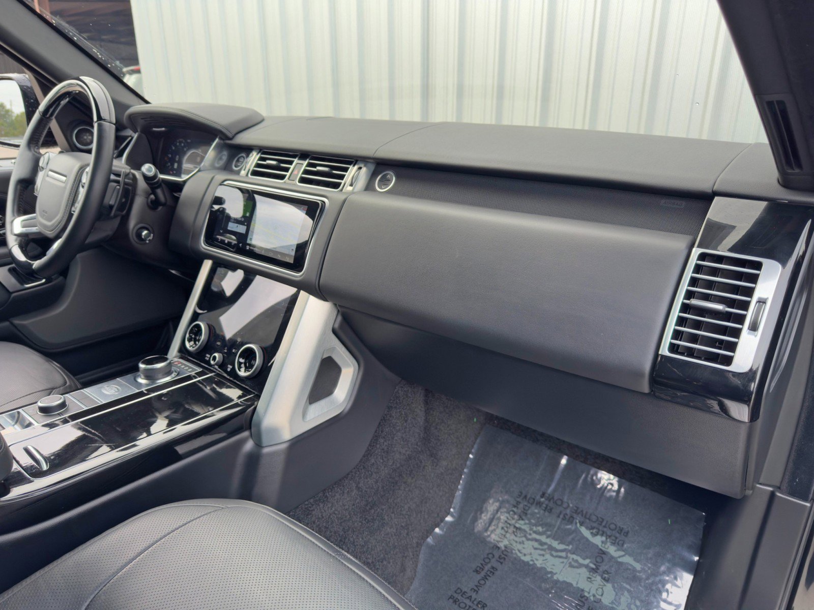 Used 2020 Land Rover Range Rover HSE image 15