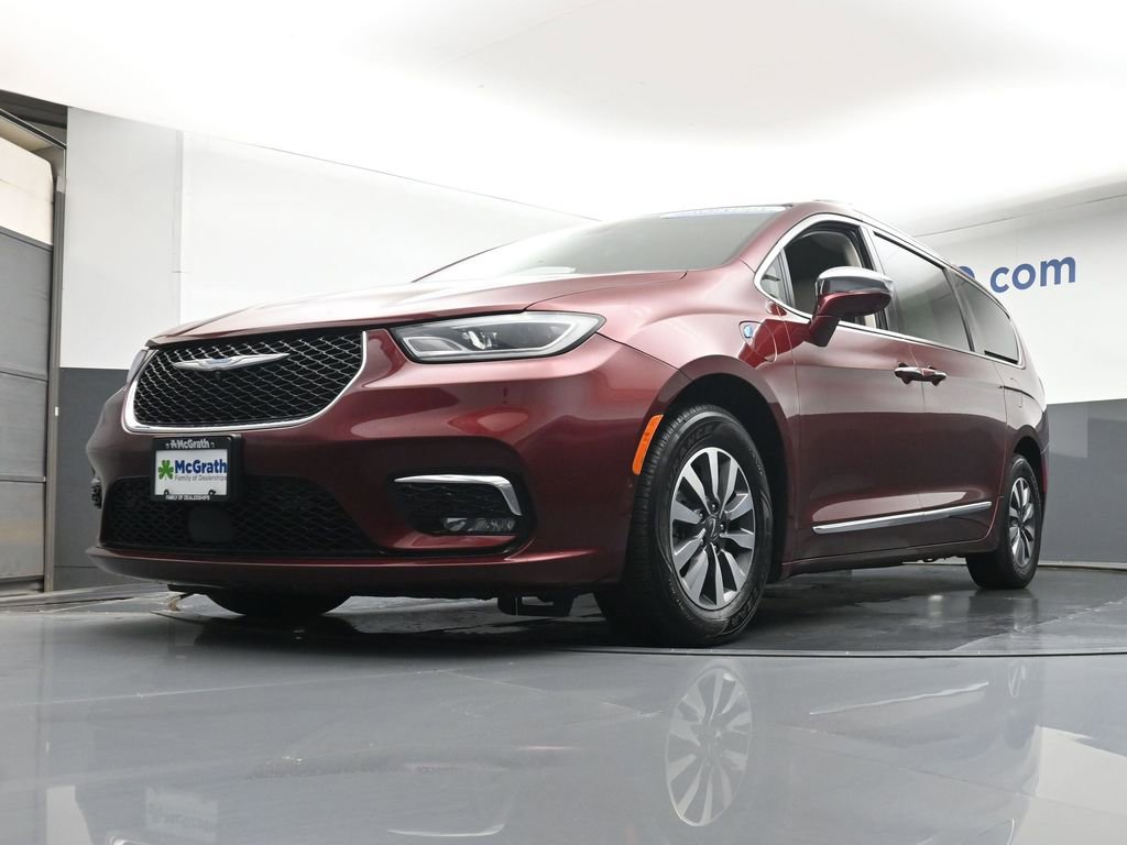 Used 2021 Chrysler Pacifica Limited w/ Premium & Safety Sphere Group image 6