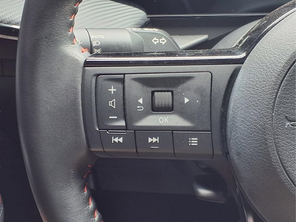 Used 2025 Nissan Kicks SR FWD image 16