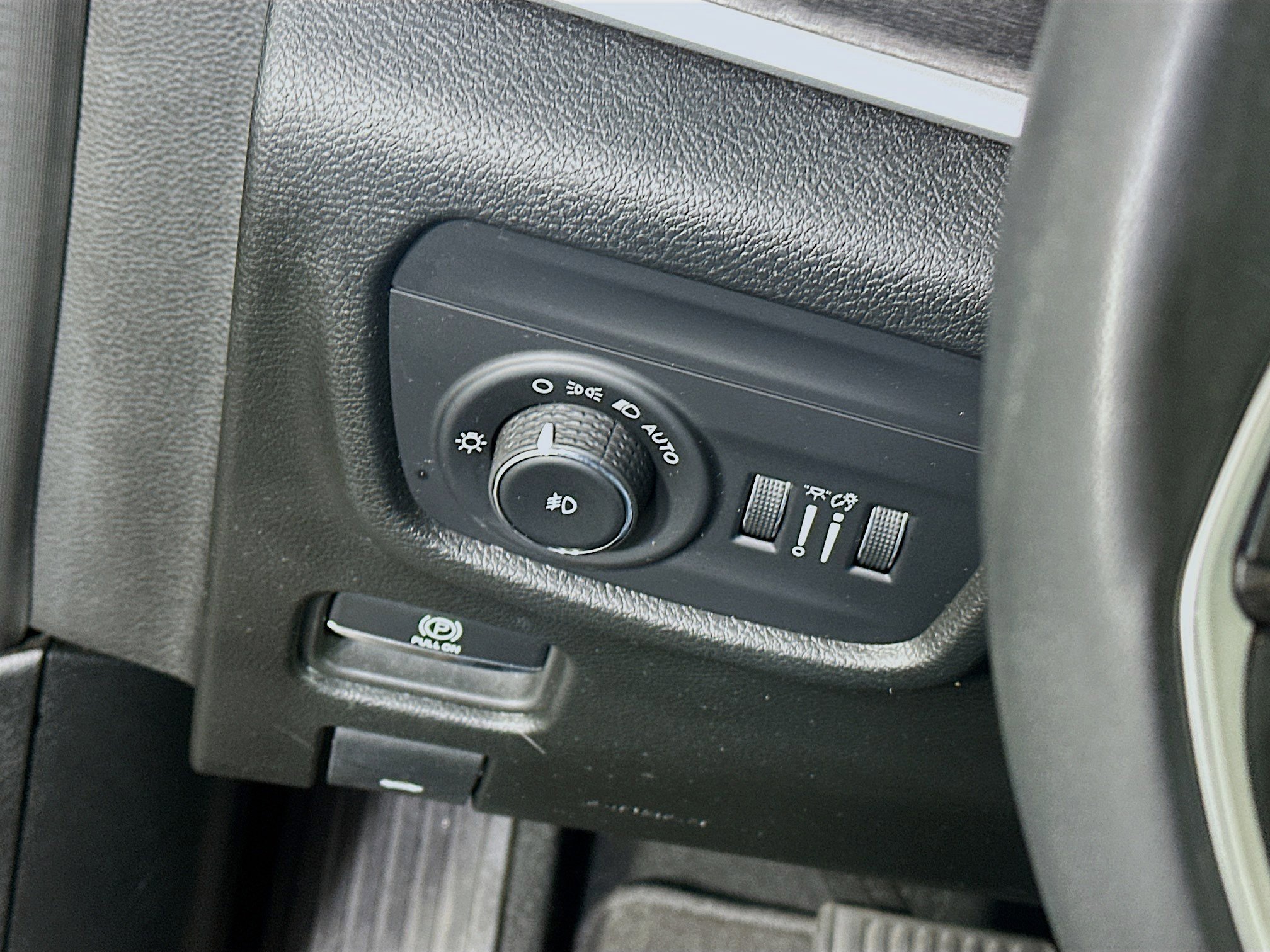 Used 2023 Jeep Grand Cherokee Limited image 17