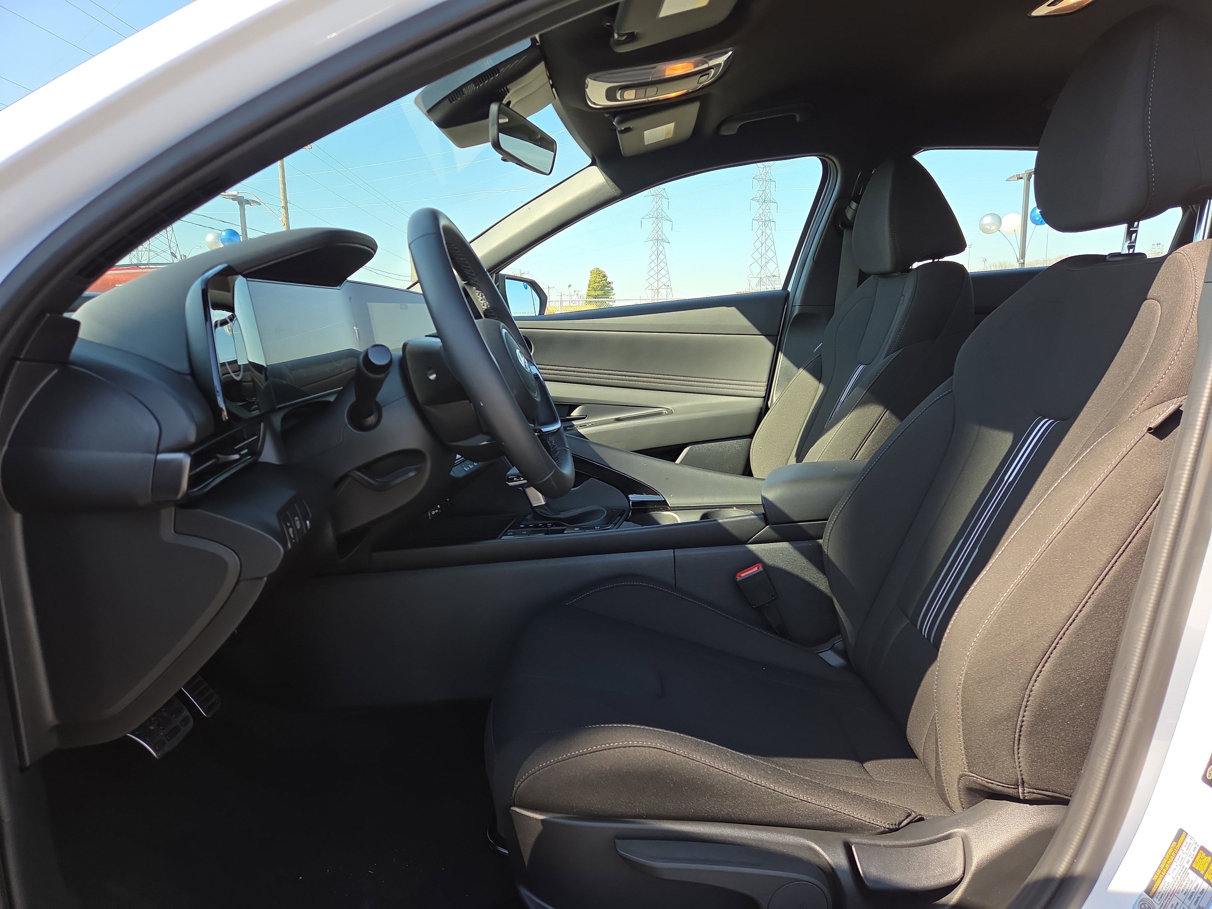 Used 2025 Hyundai Elantra SEL w/ Cargo Package image 7