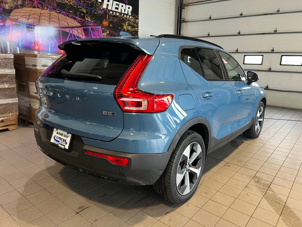 Used 2024 Volvo XC40 B5 Core AWD/4WD image 10