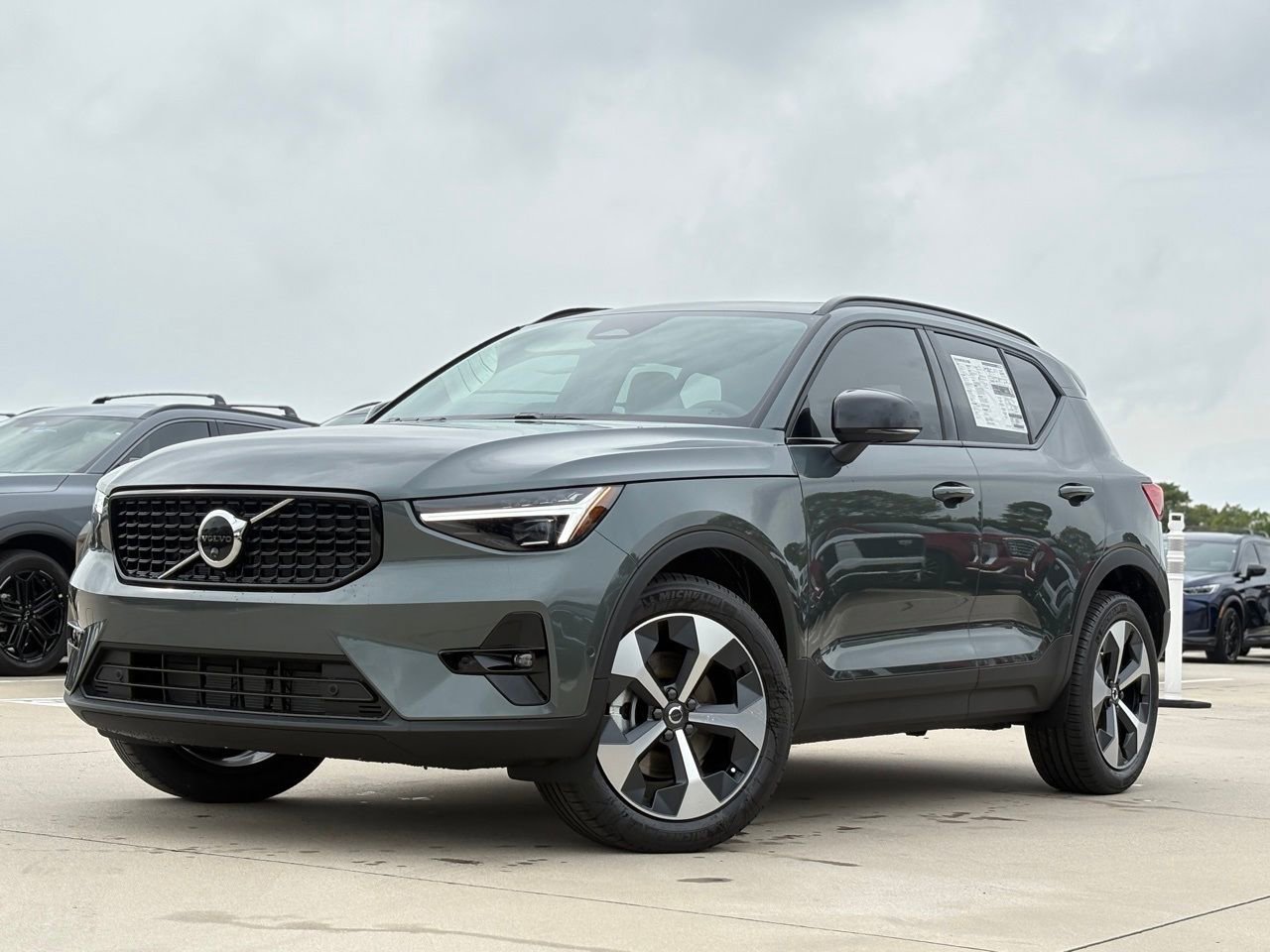 New 2026 Volvo XC40 B5 Plus w/ Protection Package Premier video 2