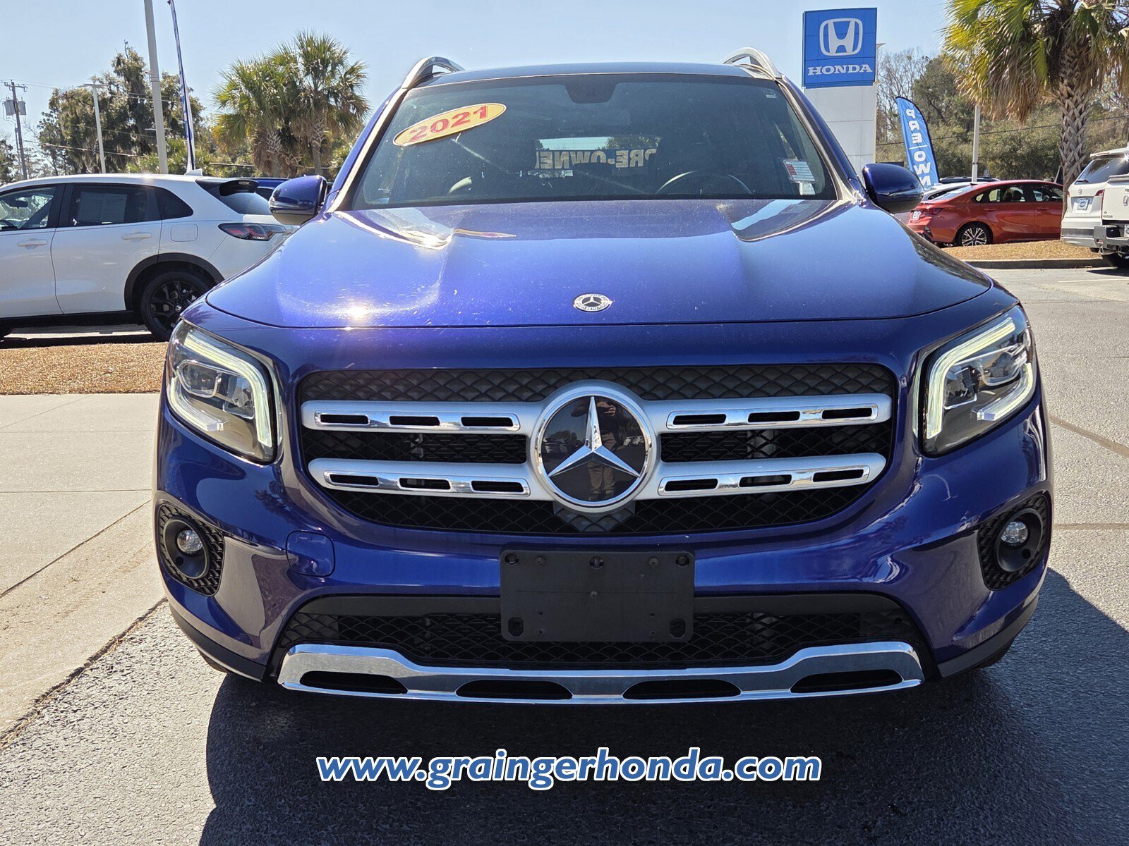 Used 2021 Mercedes-Benz GLB 250 4MATIC w/ Premium Package image 2