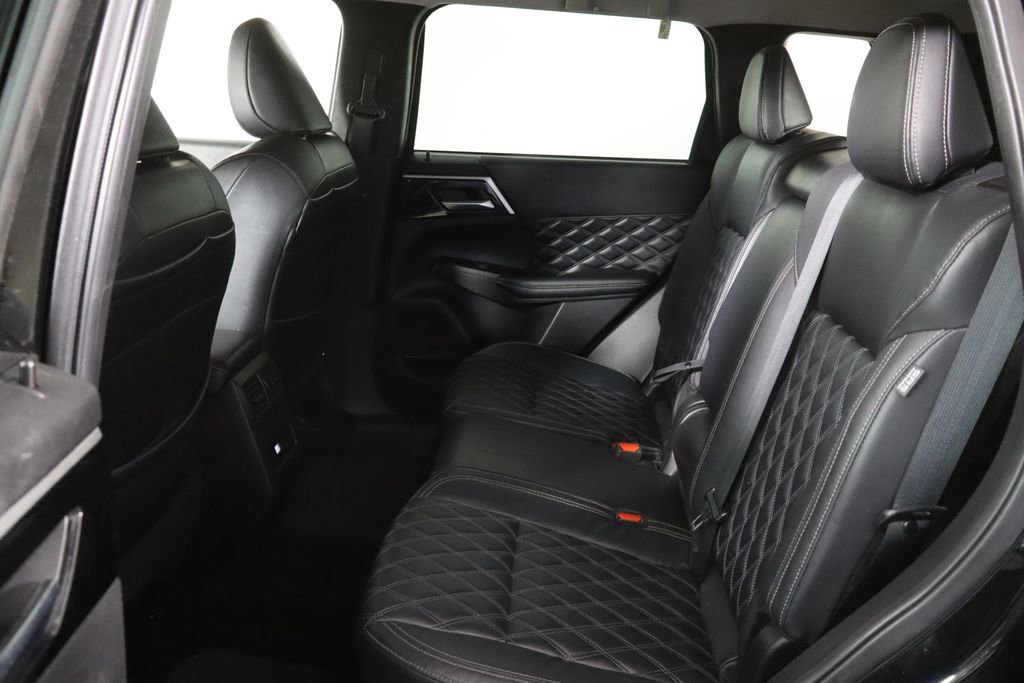 Used 2022 Mitsubishi Outlander SEL image 16