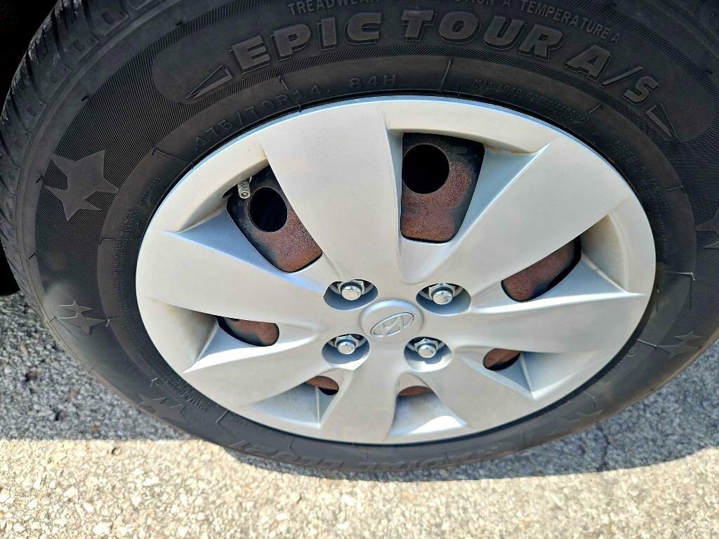 Used 2011 Hyundai Accent GS image 13