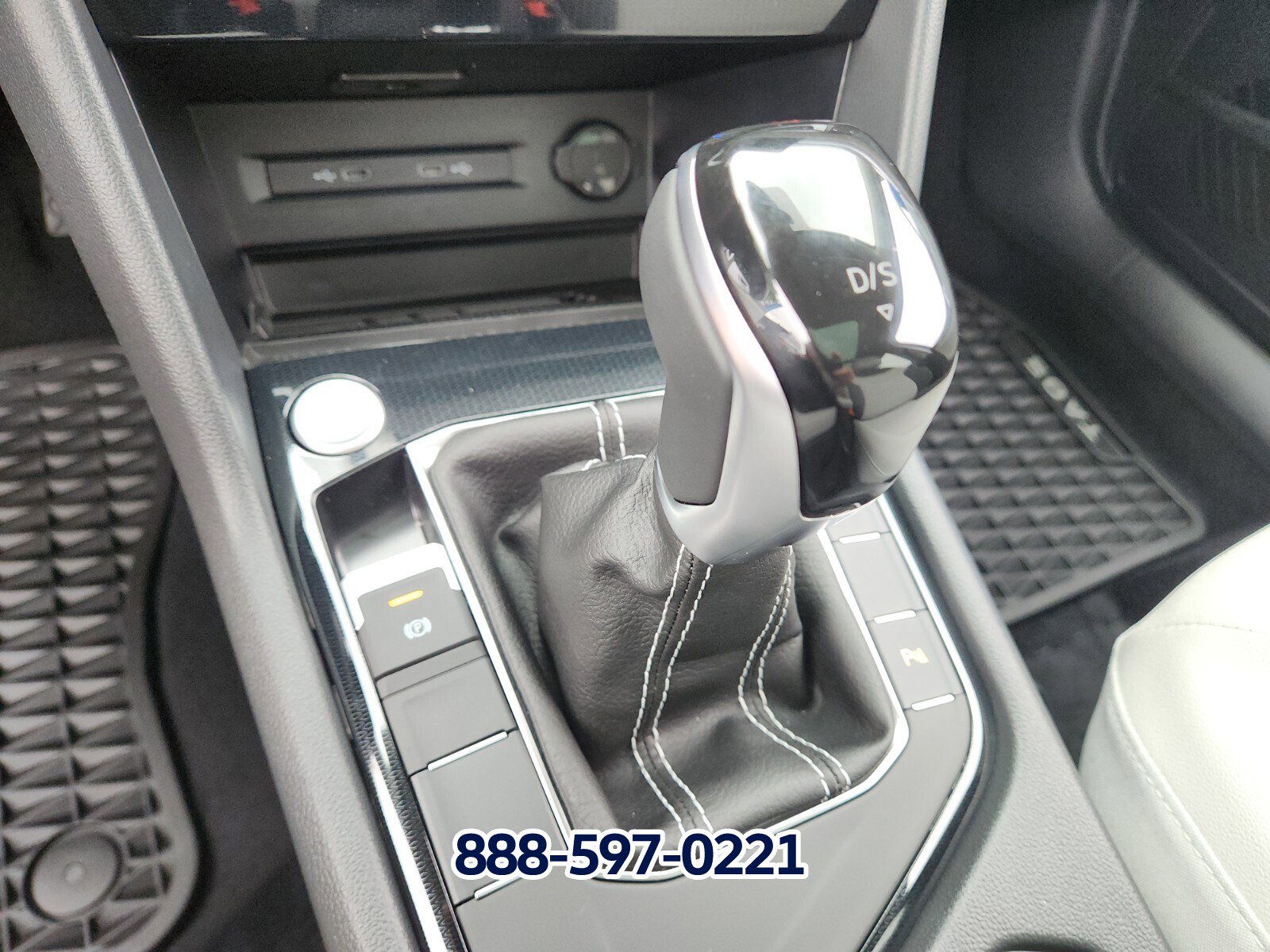 New 2025 Volkswagen Taos SE image 14