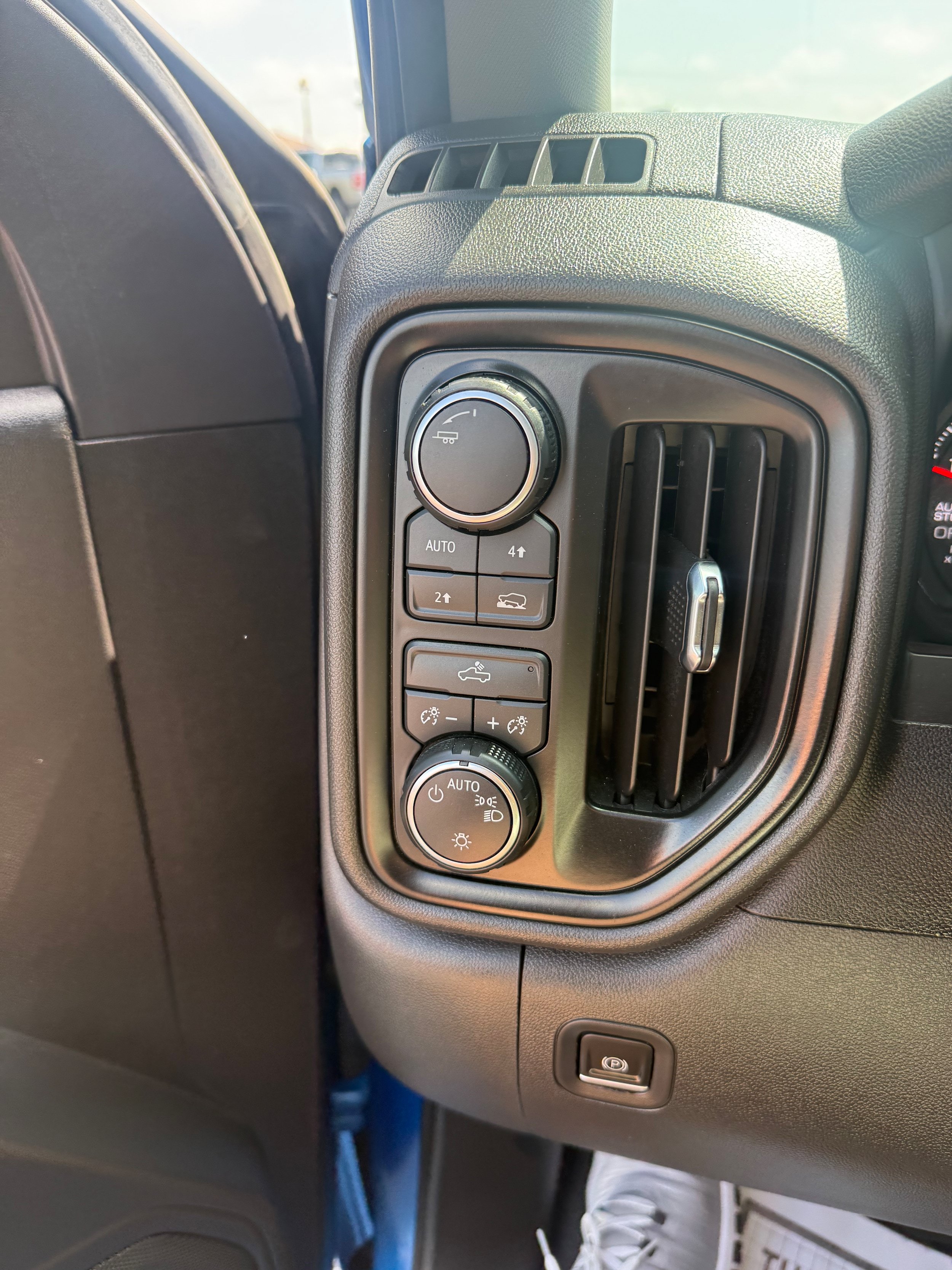 Used 2022 Chevrolet Silverado 1500 Custom AWD/4WD image 15