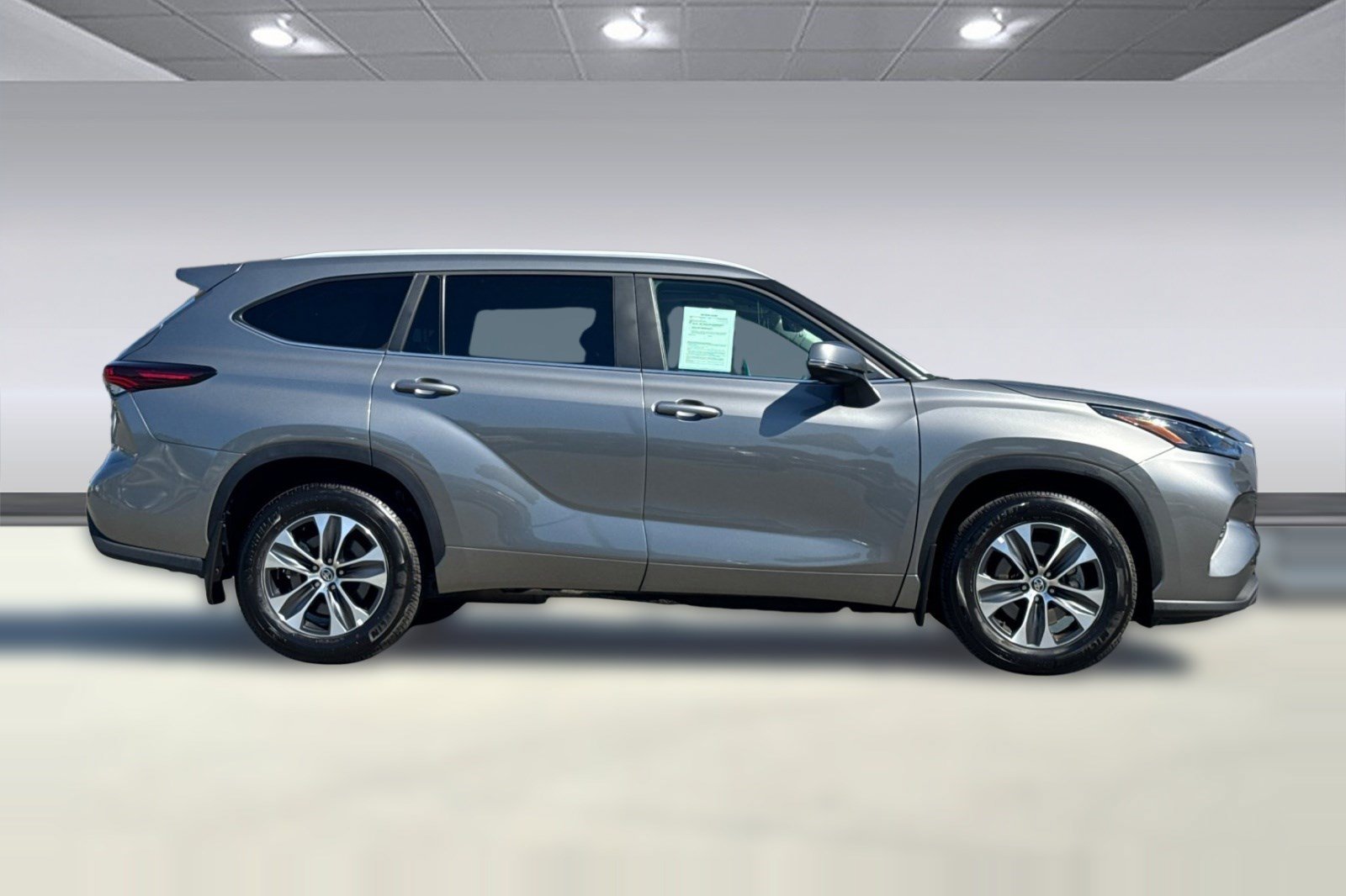 Used 2026 Toyota Highlander XLE AWD/4WD image 8