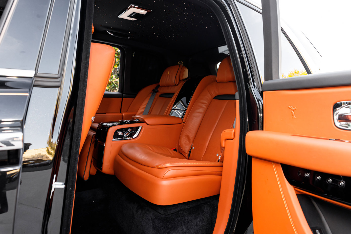 Used 2024 Rolls-Royce Cullinan Base w/ Cullinan Package image 40