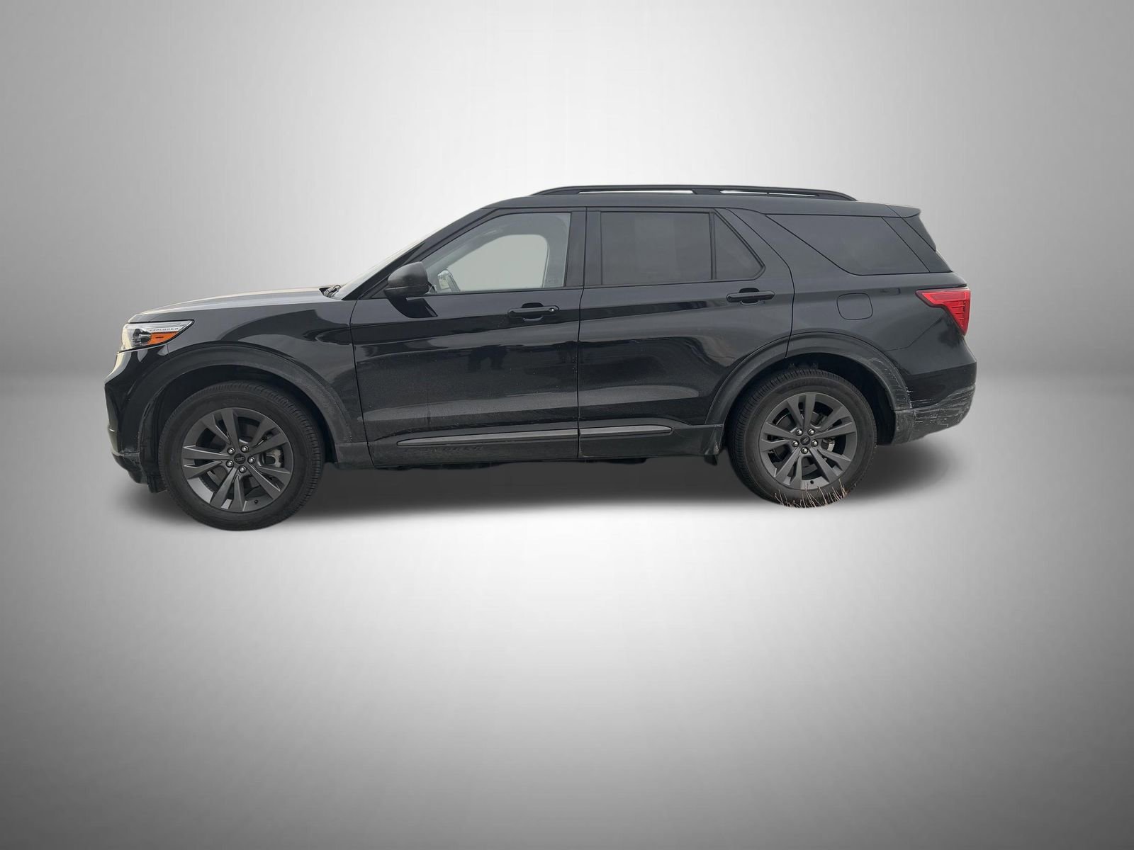 Used 2021 Ford Explorer XLT w/ Equipment Group 202A image 3