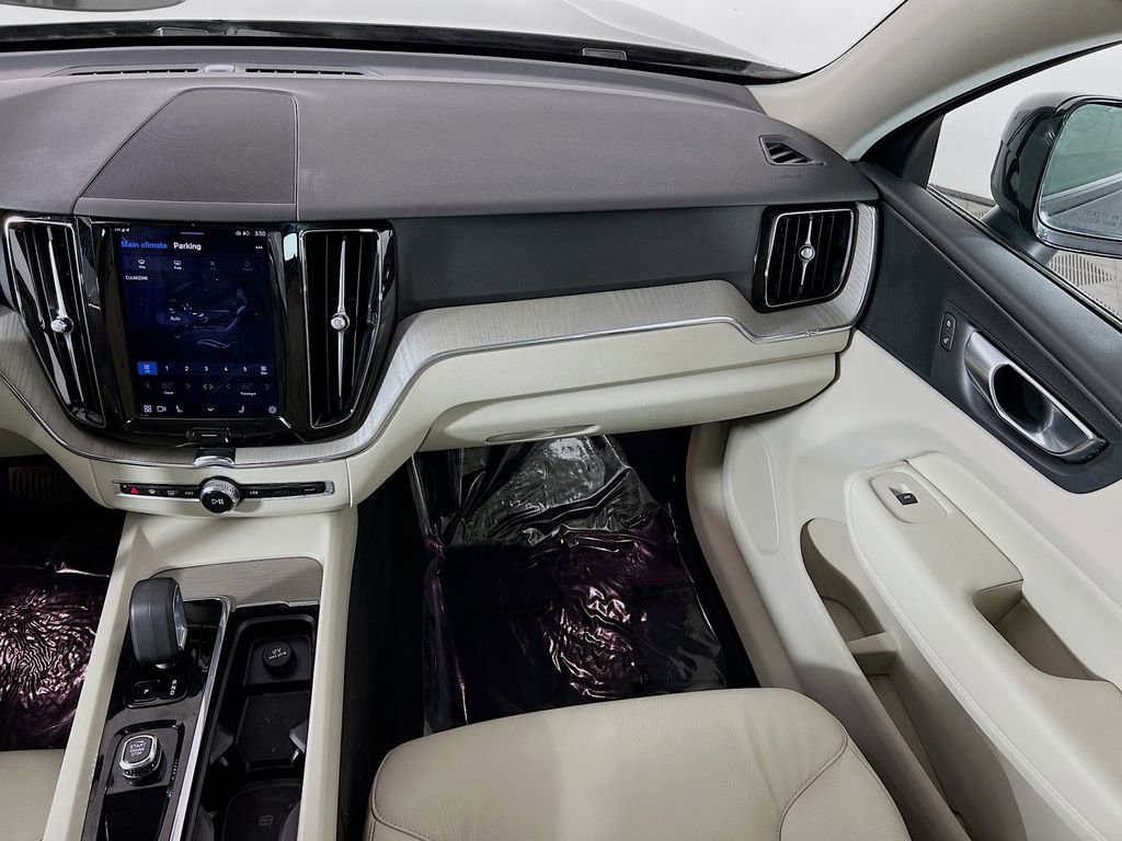 Used 2023 Volvo XC60 T8 Plus image 25