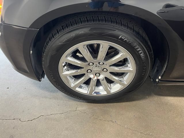 Used 2013 Chrysler 300 C RWD image 31