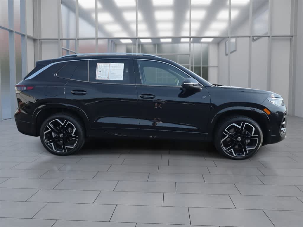 Used 2026 Volkswagen Tiguan SEL R-Line AWD/4WD image 2