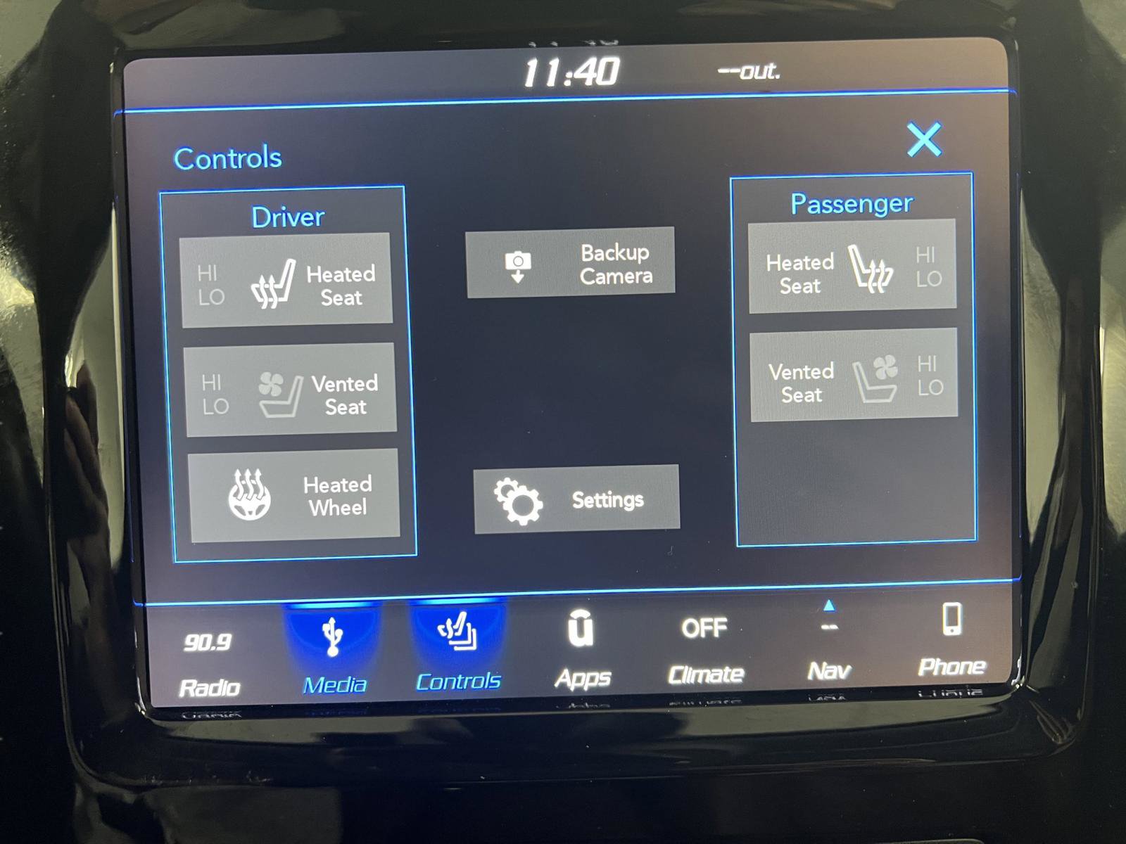 Used 2019 Jeep Cherokee Overland w/ Technology Group FWD image 19