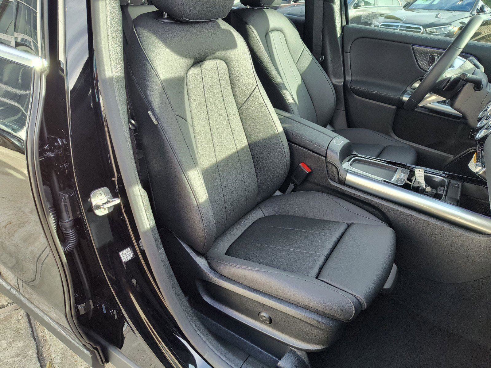 New 2025 Mercedes-Benz GLA 250 image 12