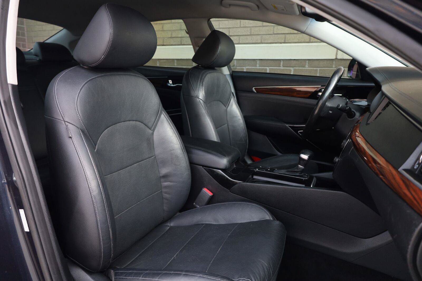 Used 2017 Kia Cadenza Premium FWD image 25
