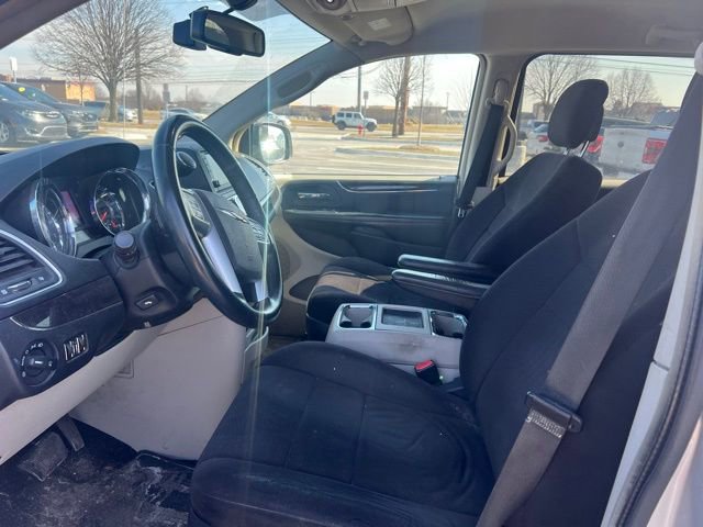 Used 2011 Chrysler Town & Country Touring image 9