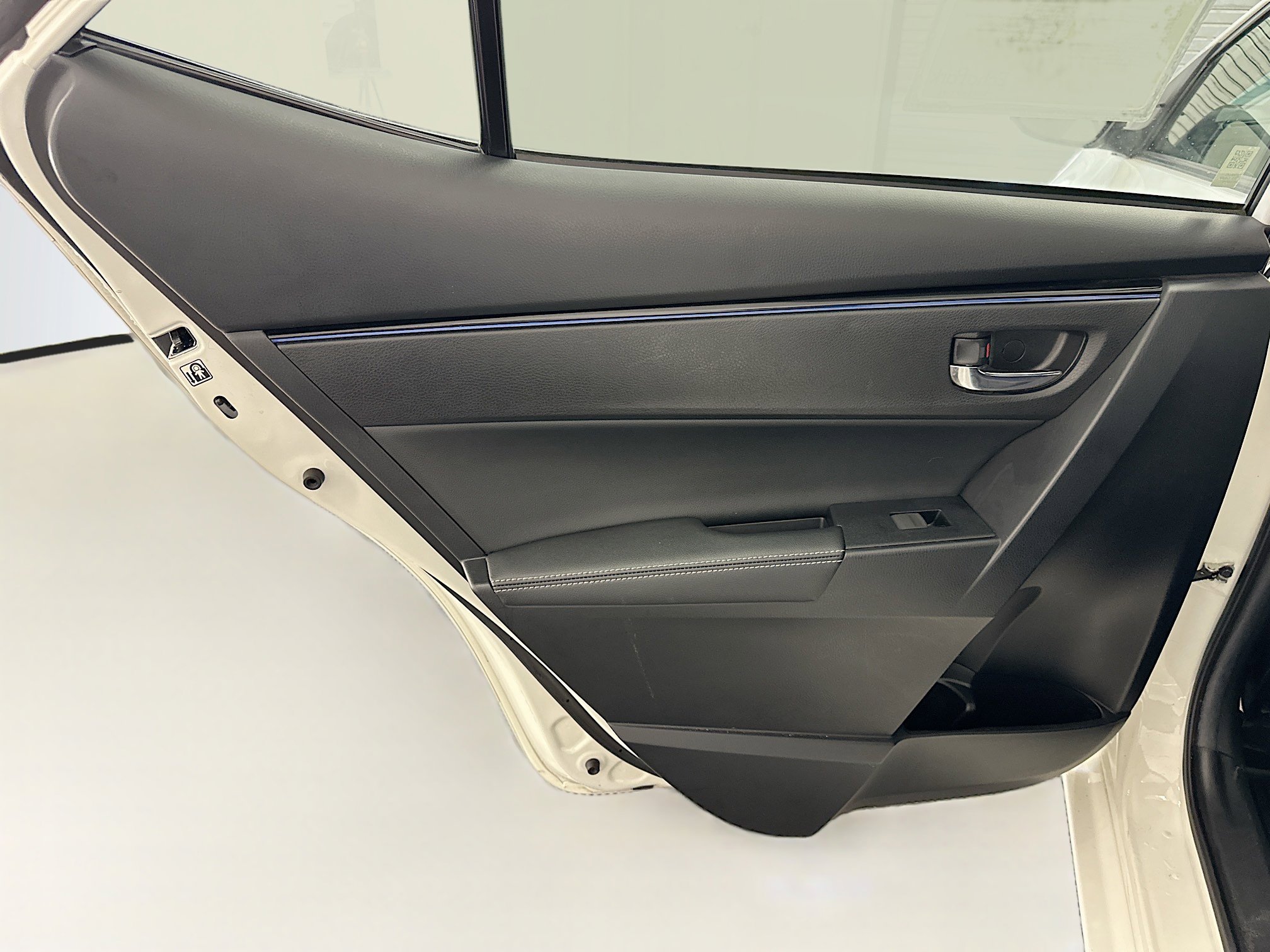 Used 2018 Toyota Corolla SE FWD image 27