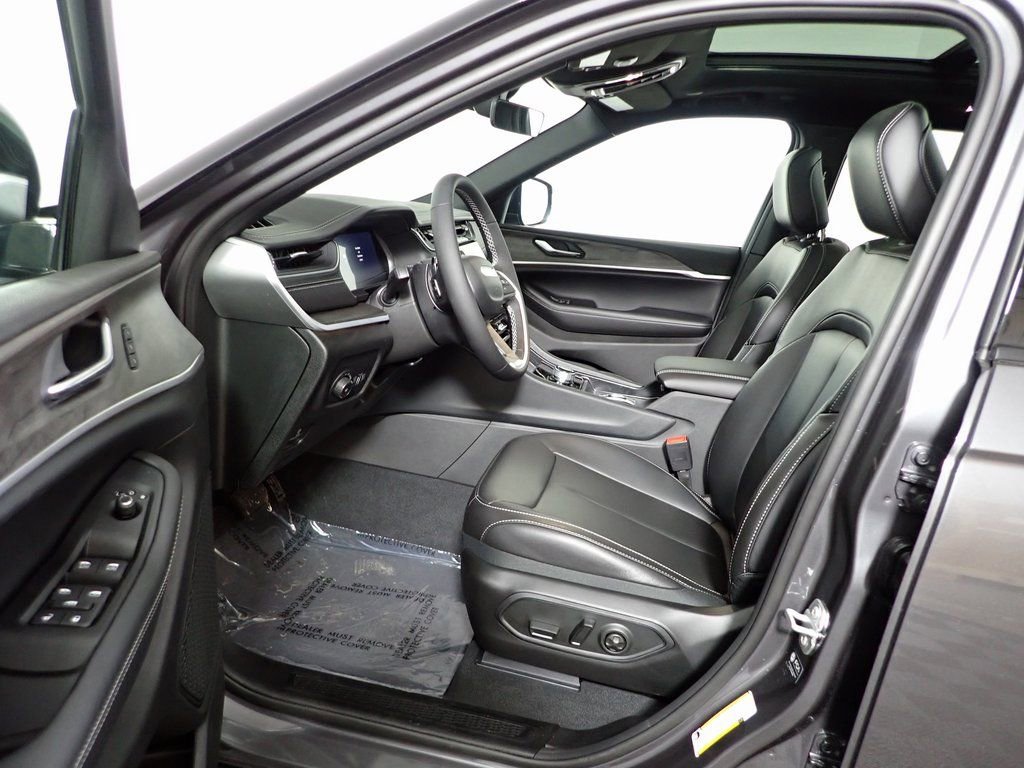 New 2025 Jeep Grand Cherokee Limited image 23