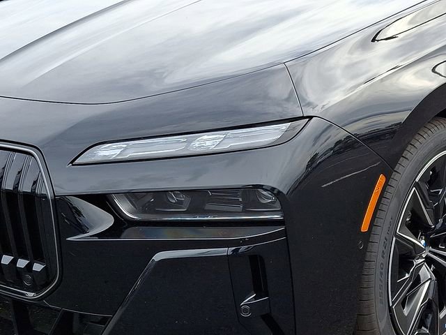 New 2025 BMW 750e xDrive w/ Executive Package image 9