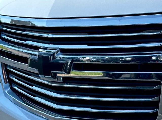 Used 2020 Chevrolet Suburban Premier w/ Premier 6.2L Value Package AWD/4WD image 6