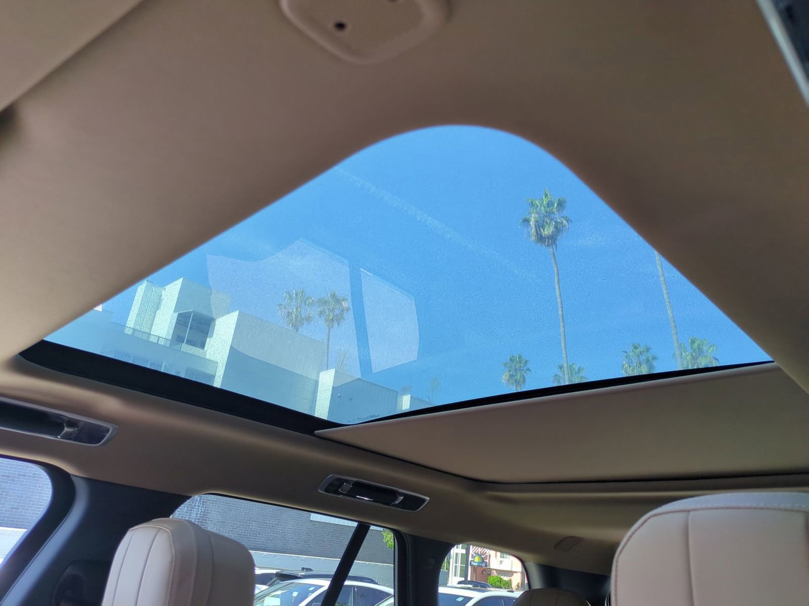 New 2026 Land Rover Range Rover SE image 24