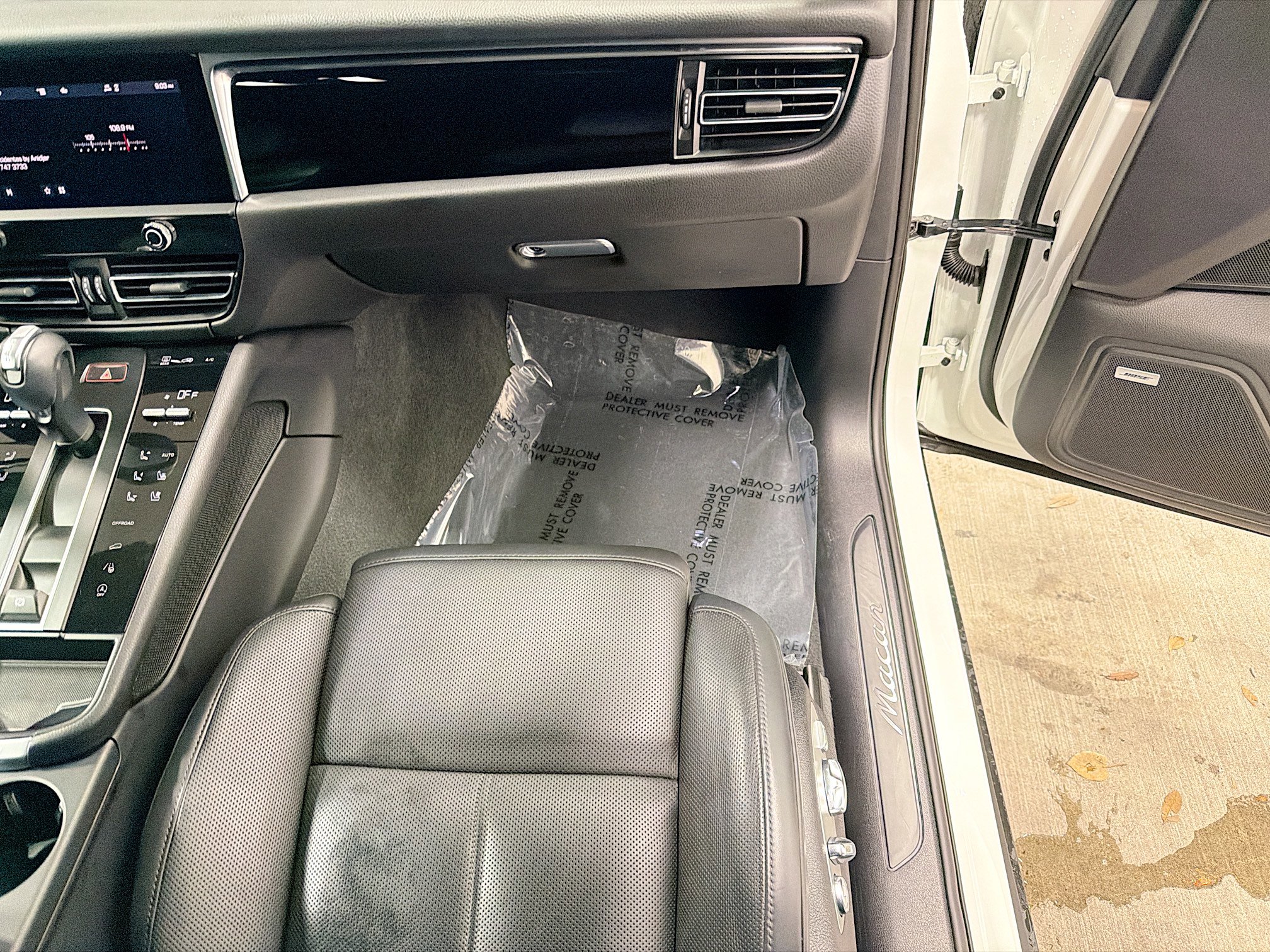 Certified 2023 Porsche Macan AWD/4WD image 18