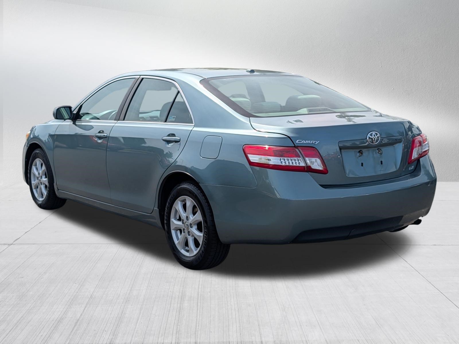 Used 2011 Toyota Camry LE w/ LE Extra-Value Pkg FWD image 5