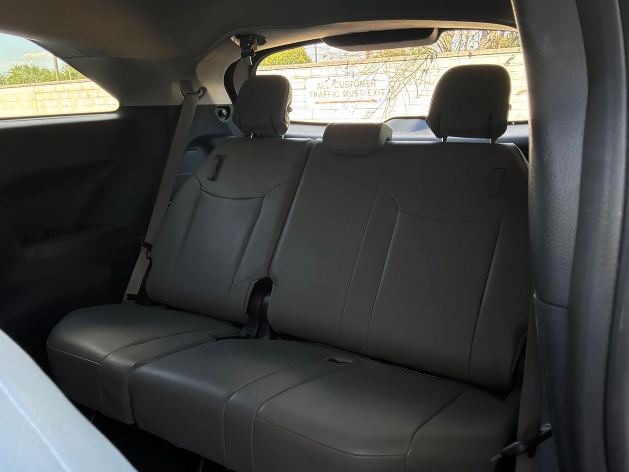 Used 2025 Toyota Sienna XLE FWD image 13