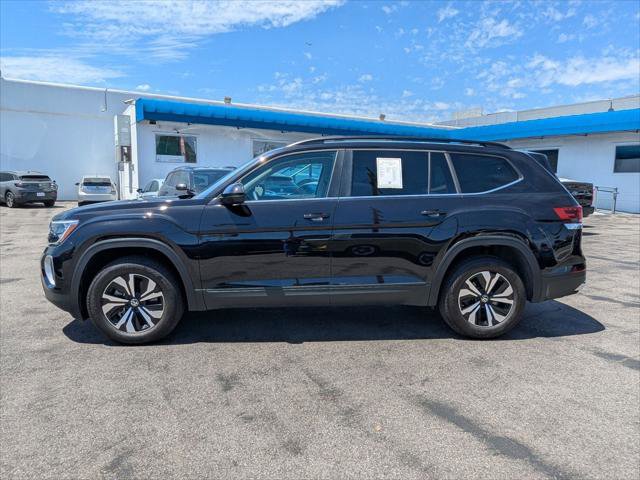 Certified 2025 Volkswagen Atlas SE FWD image 2